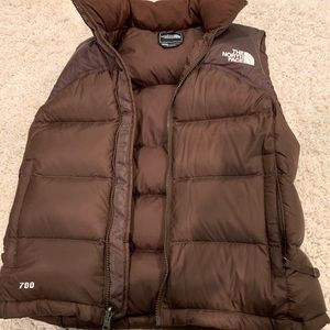 brown north face puffer